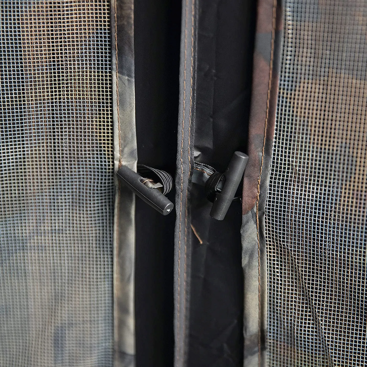 Hunting Blind 2 person  Pop Up Shelter Bloodtrail Woodland Camofluage