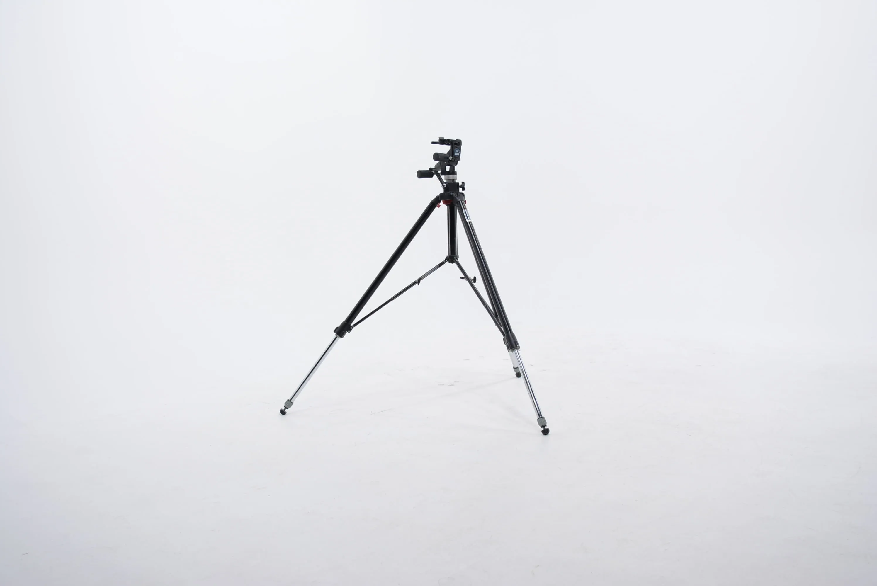 Manfrotto 3251/LA23 3251Video Tripoid w/3047 Video Head, Used