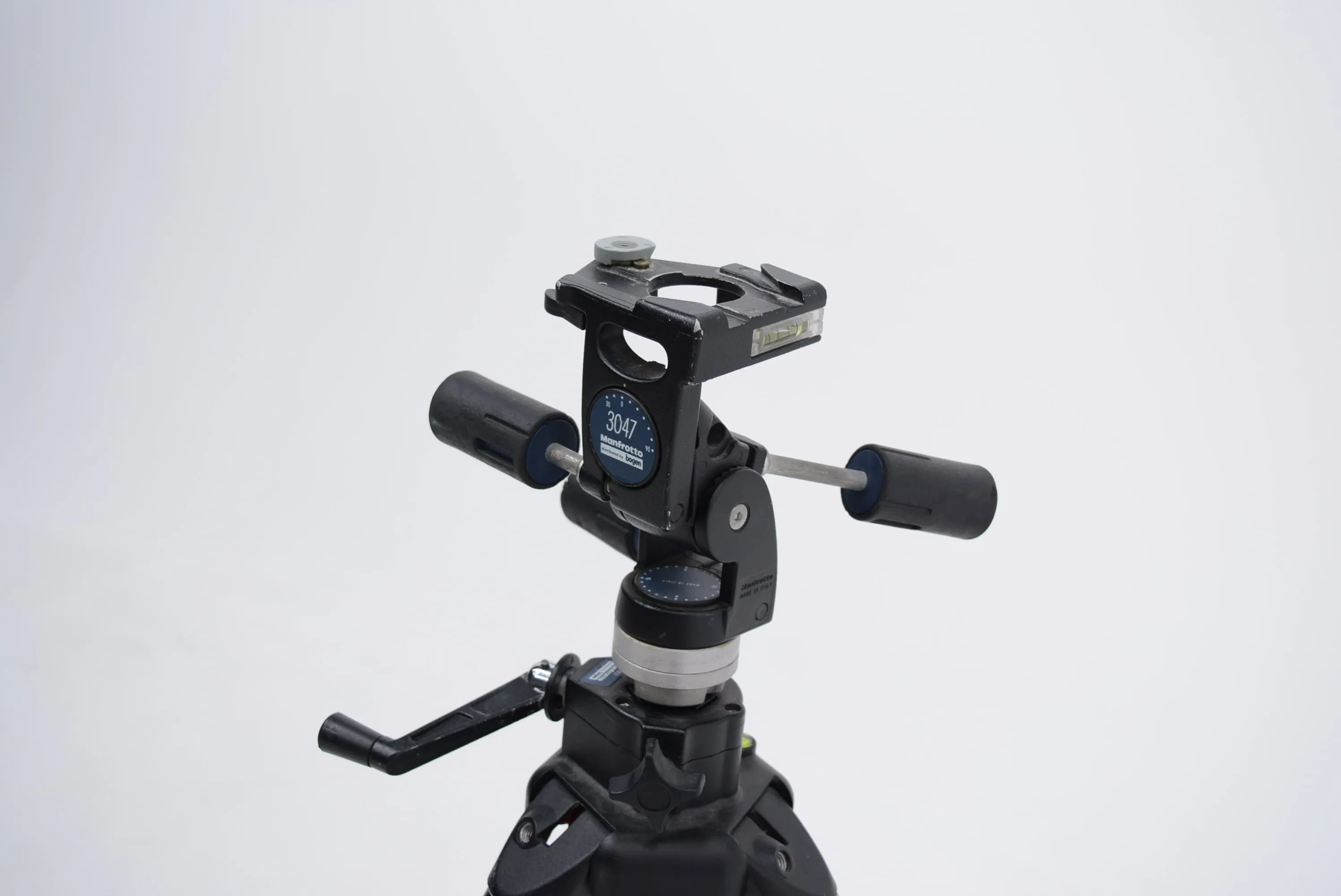Manfrotto 3251/LA23 3251Video Tripoid w/3047 Video Head, Used