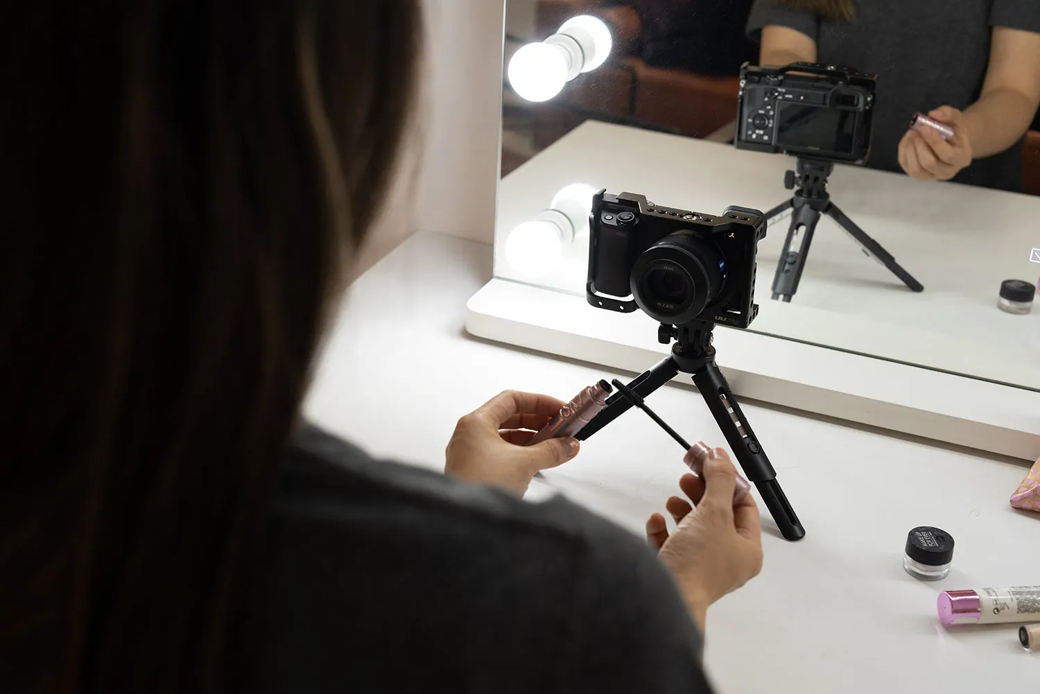 MT-01 Mini Tabletop Desk Tripod Stand for Flash Lighting and Cameras