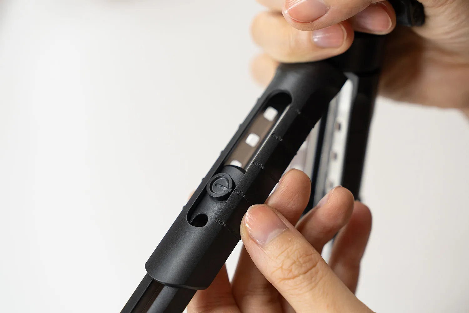 MT-01 Mini Tabletop Desk Tripod Stand for Flash Lighting and Cameras